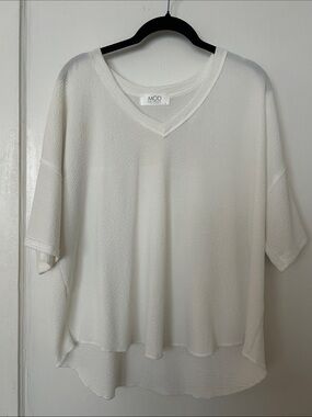 MOD V-Neck Lightweight White Textured Tunic Top